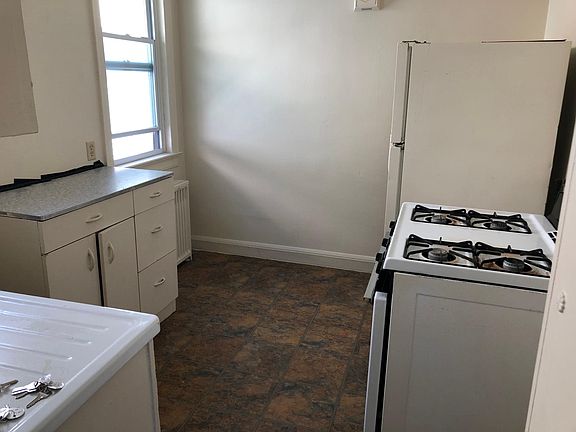 2nd image of 241 E 10th St APT 3