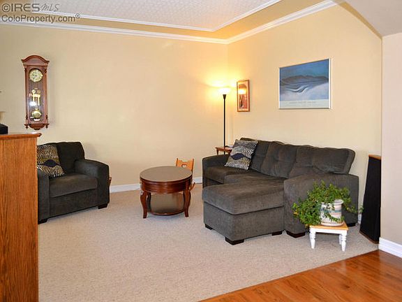 FRONT LIVINGROOM/OFFICE