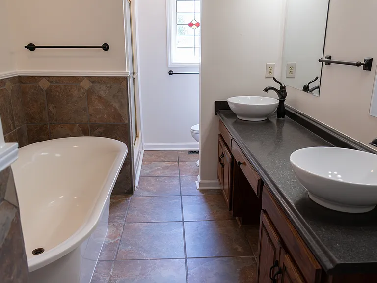140 Thomas Dr — Photo 15
