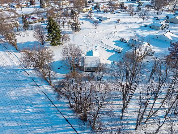 4th image of 1311 Oakwood Ln
