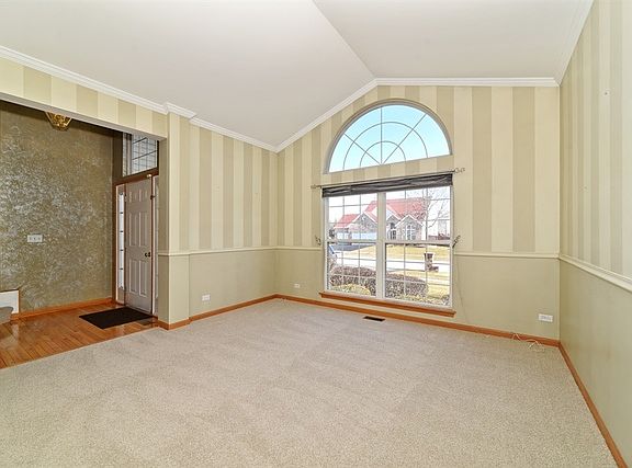 4th image of 126 Rushmore Dr