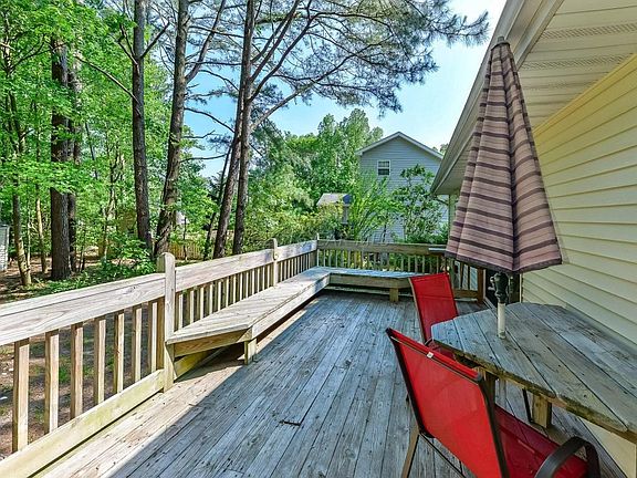 Rear Deck w/ built in benches