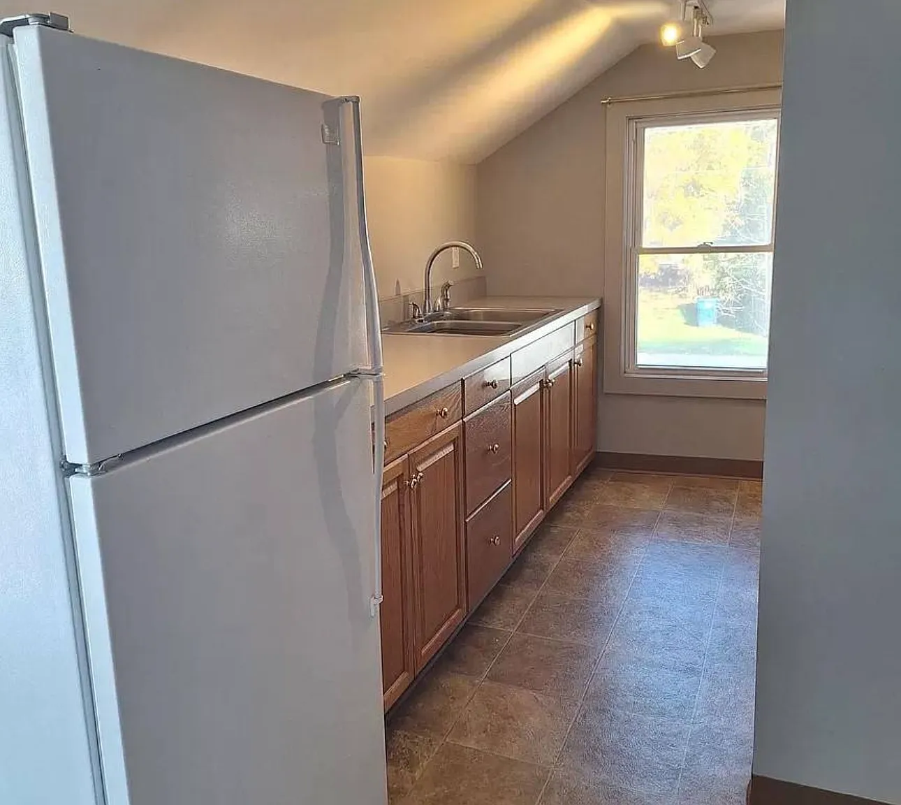 1 bed, 900 sqft, $1,750 — Photo 2