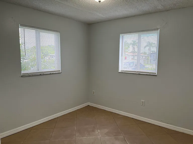 518 NW 10th Ave — Photo 14