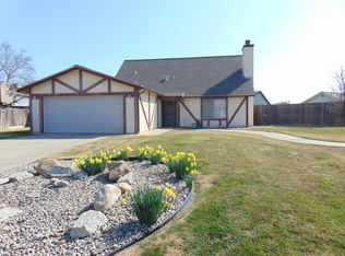 842 Avocado Ct, Lemoore, CA 93245