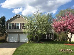 2065 Appaloosa Ct W, Wheaton, IL