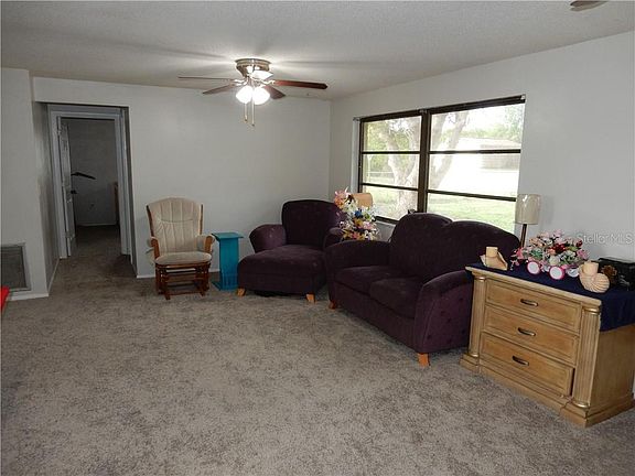 4th image of 860 Roseway Ter