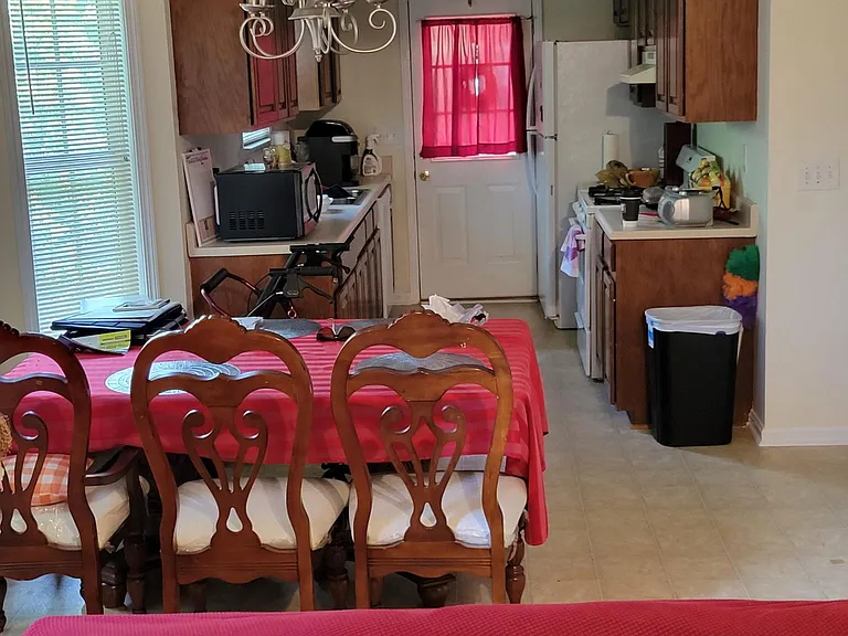 833 Elizabeth St — Photo 13