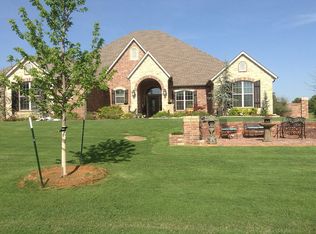 121 N Oaks Rd, Harrah, OK 73045