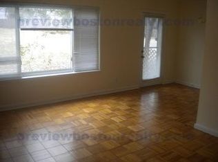 39 Thornton Rd #T1, Chestnut Hill, MA 02467