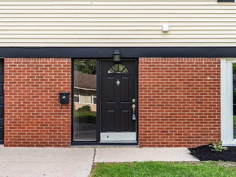 2821 Blackhawk Rd — Photo 4