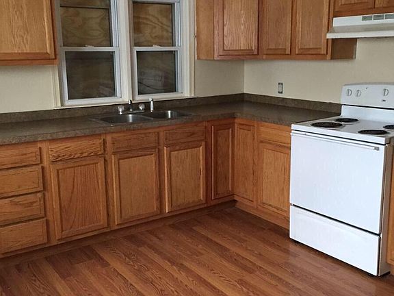 4th image of 922 Brown St