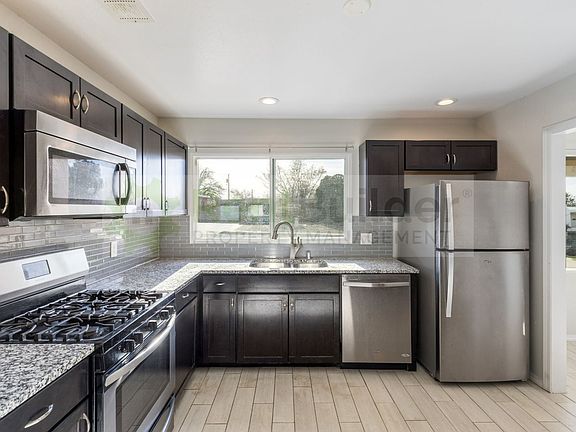 4th image of 10021 Los Arboles Ave NE