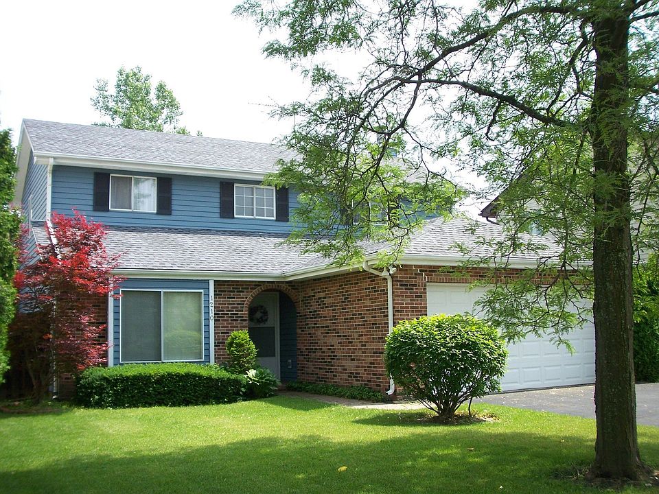 Brick/Siding Front entry