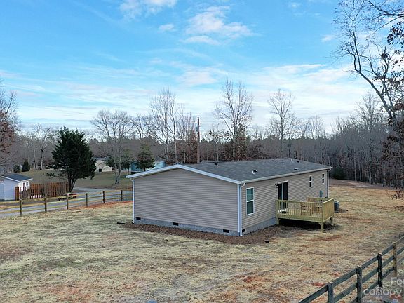 4th image of 268 Tricycle Hill Ln