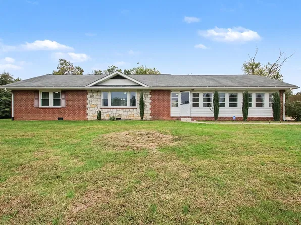 8 Fairfax Cir, Fredericksburg, VA 22405