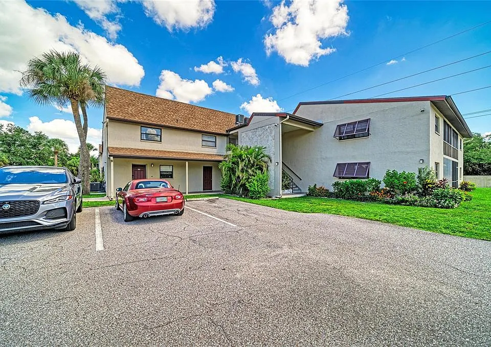 7237 Cloister Dr #207