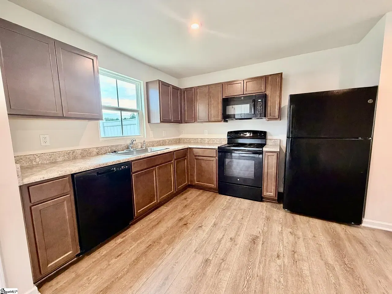 3 bed, 2.5 bath, 1440 sqft, $1,995 — Photo 4