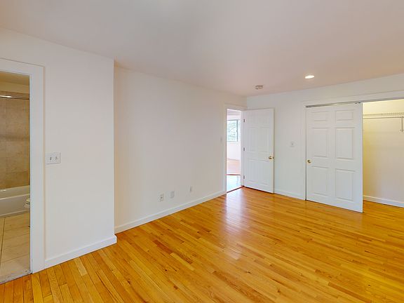 5th image of 22 Broadlawn Park #1