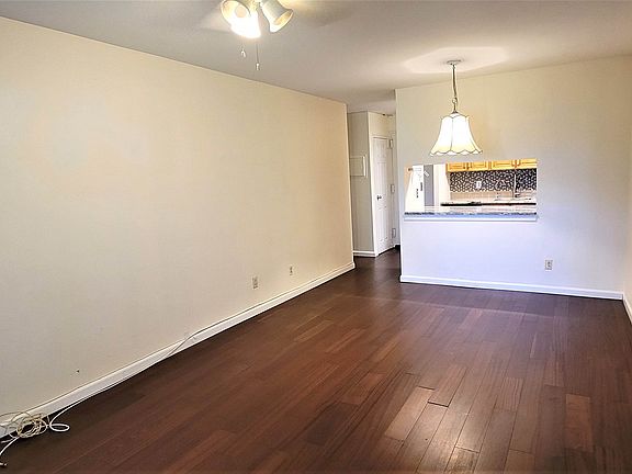5th image of 2 Elmwood Park Dr APT 510