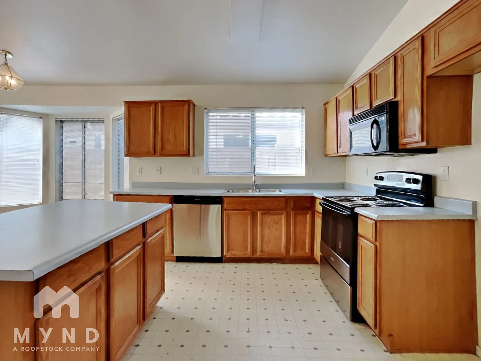 3 bed, 2.0 bath, 1635 sqft, $1,885 — Photo 3