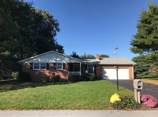 3215 Lynwood Ln, York, PA 17402