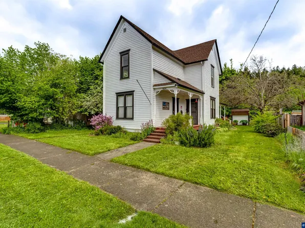 928 Birch Ave, Cottage Grove, OR 97424