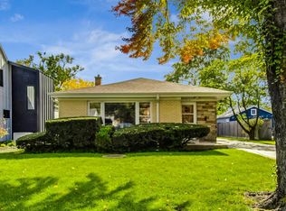 3316 Hayes St, Evanston, IL 60201