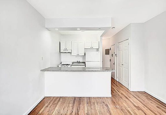 2nd image of 422 Amsterdam Ave APT 1C