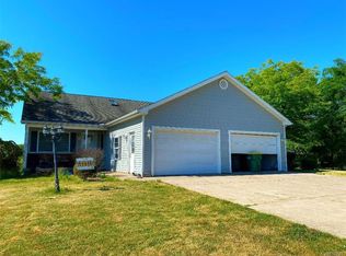 7000 Cambridge Dr, Lockport, NY 14094