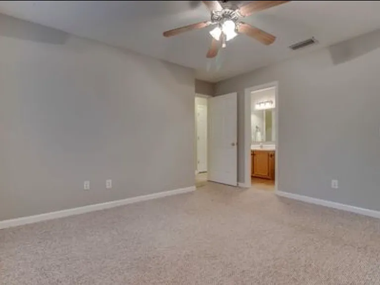 528 Freedom Ct — Photo 6