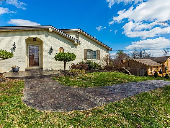 5th image of 103 Robinson Dr