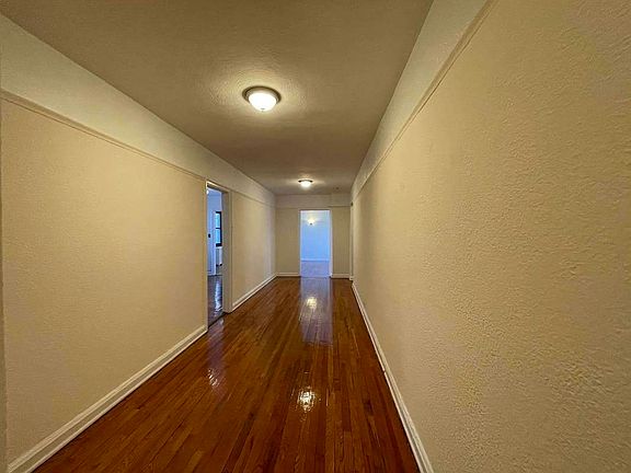2nd image of 2601 Henry Hudson Pkwy W #B42