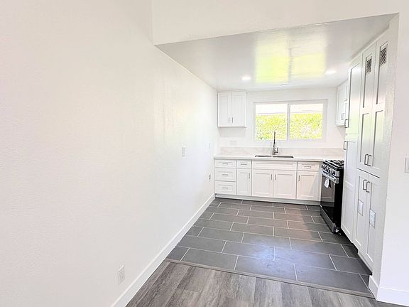 5th image of 711 W Provential Dr #A