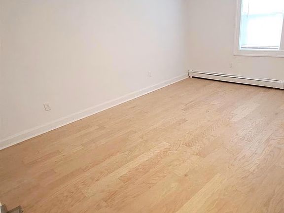 4th image of 93-15 240th St