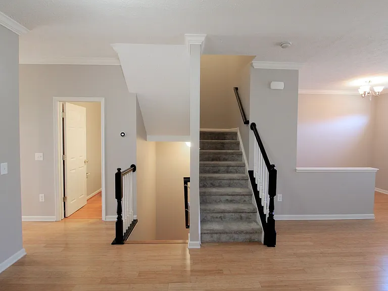 2189 Deyerle Ave — Photo 5