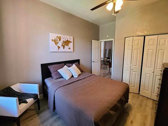 4th image of 3000 S Compton Ave #1