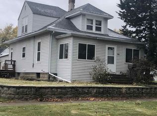 3010 N 2nd St, Clinton, IA 52732