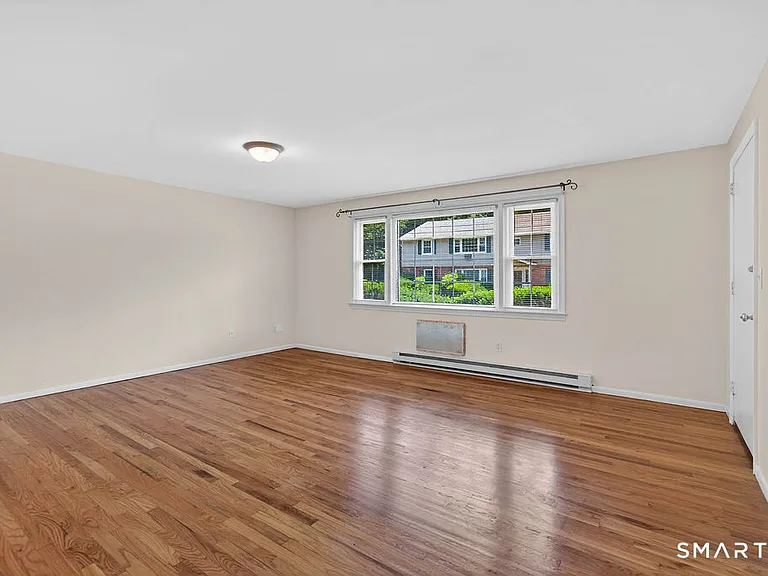 1789 Foxon Rd #7D — Photo 8