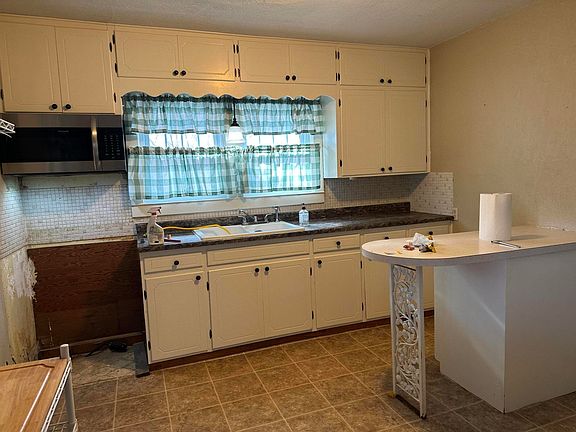 5th image of 3025 S Pearl Avenue