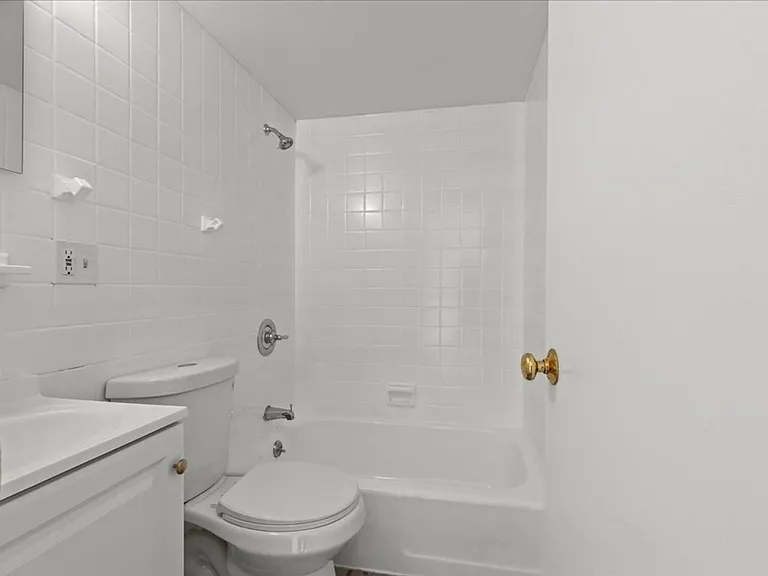 110 Lanark Rd #10 — Photo 9