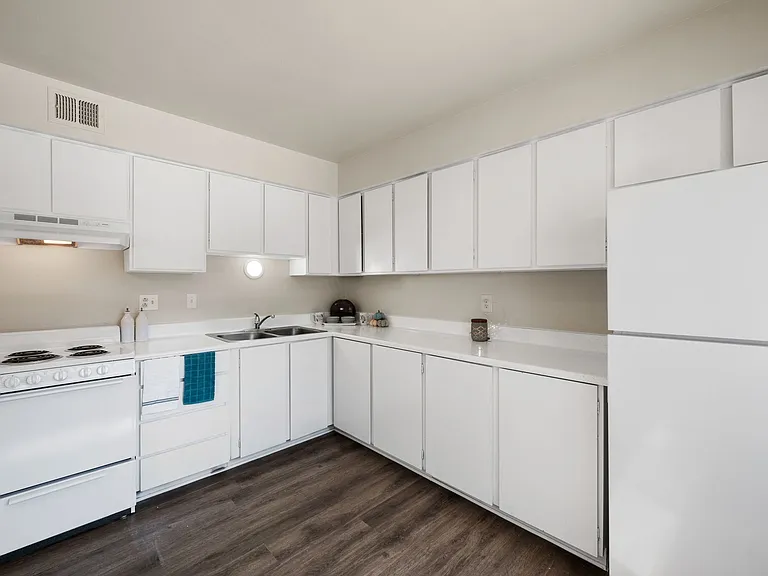 Carleton Terrace Apartments — Photo 8
