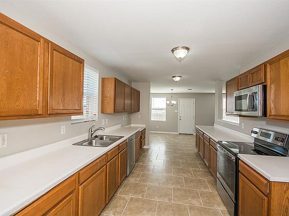 3rd image of 1101 Wyatt Earp Dr