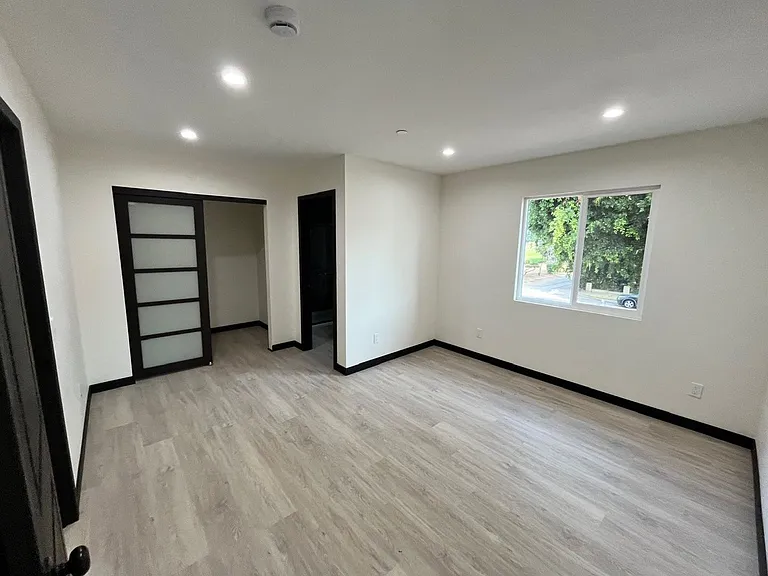 2645 1/2 W Via Corona — Photo 32