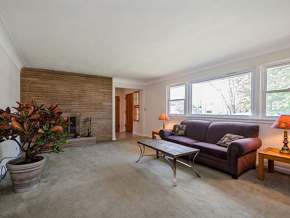 3rd image of 8015 Kilbourn Ave