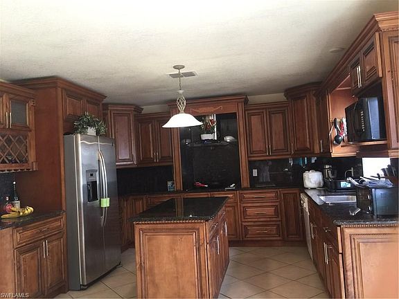 3rd image of 1233 NE 14th Ave