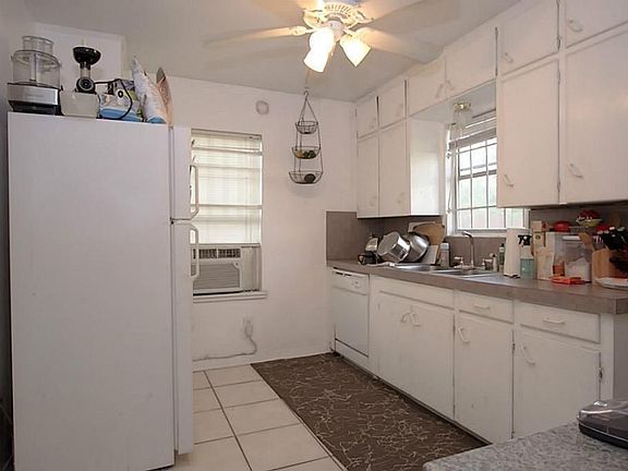 3rd image of 5903 Nancy Ann St #A