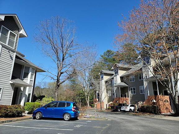 4th image of 302 Ivy Green Ln