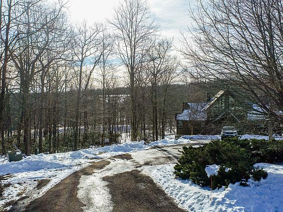 5th image of 93 Black Diamond Ct