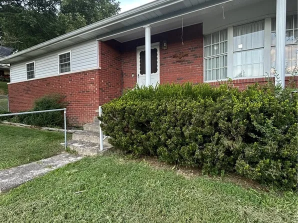 335 Woodland Dr, Madison, WV 25130